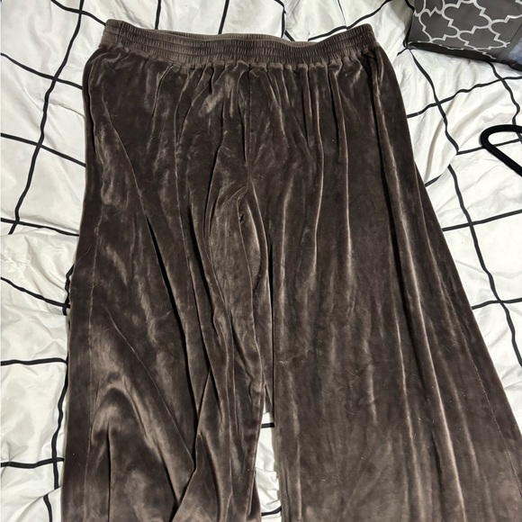 Authentic SKIMS velour wide leg pants - Picture 1 of 3